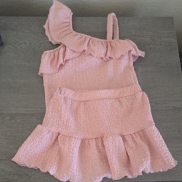 Adorable Pink Ruffled 2-Piece Set - Picture 2 of 4